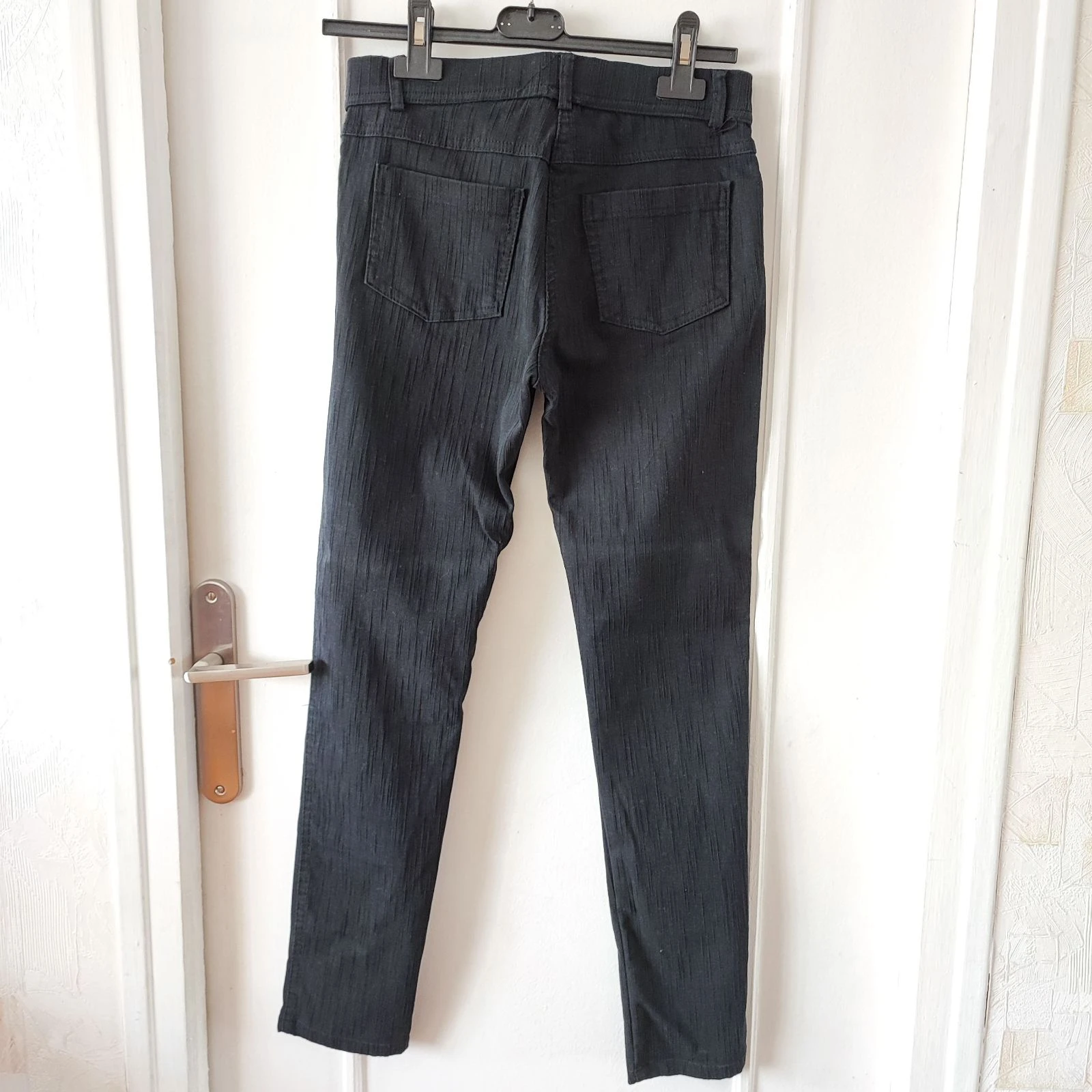 Calça jeans preta corte slim – photo 2